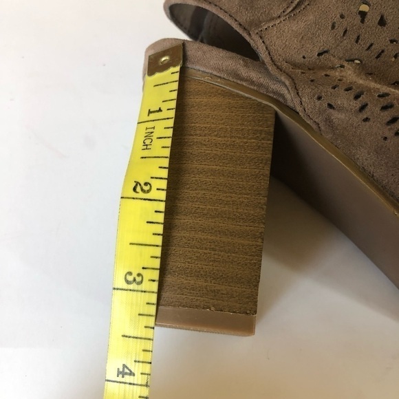 BIG BUDDHA Faux Suede Laser Cut-out Peep Toe Open Back Block Heel Sandal Size 8 - Picture 7 of 13